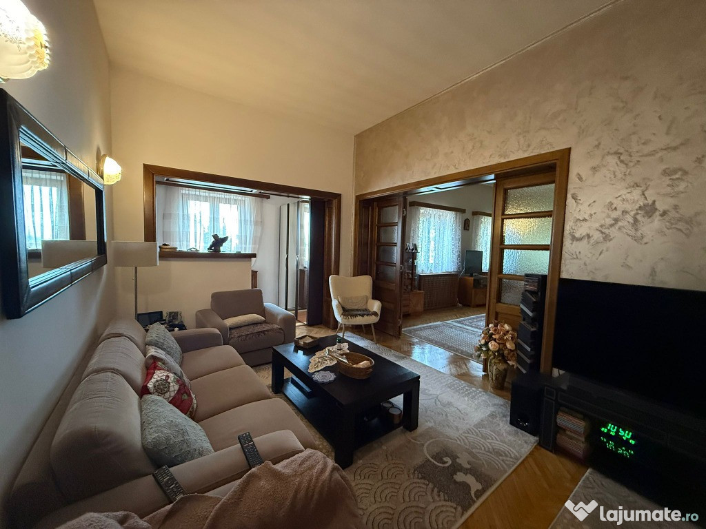 Apartament 4 camere,decomandat,etaj 1 + curte privata,zona ultracentra