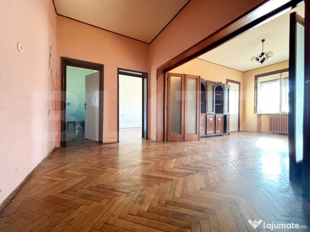 Apartament 4 camere, decomandat, zona centrala Piața Unirii