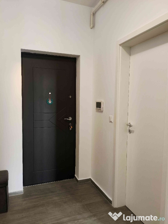 Vând ap.2 camere + loc de parcare inclus, zona Decathlon