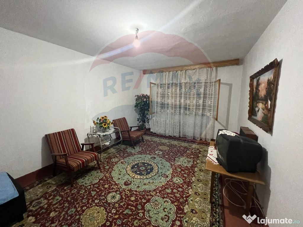 Apartament cu 4 camere de vânzare în zona Sud-Est