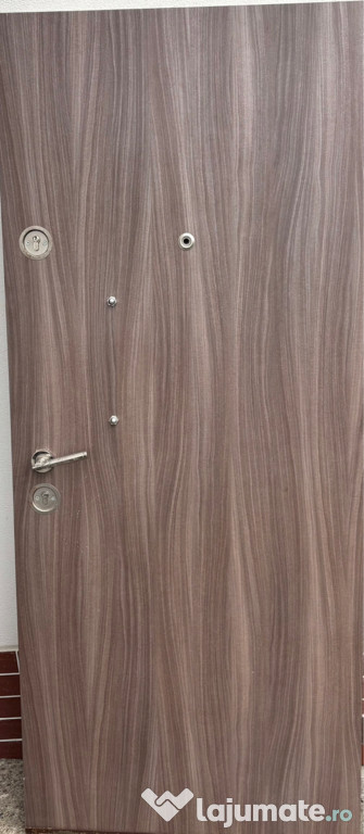 Ușa de apartament cu finisaj mdf