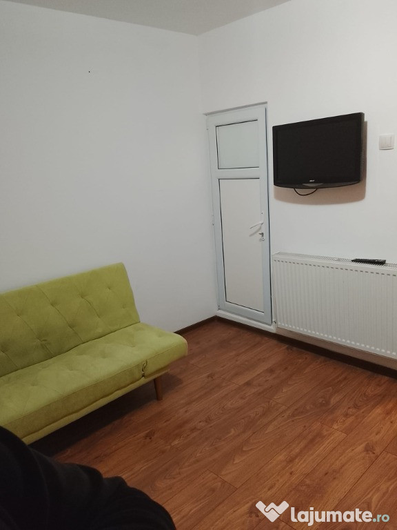 Închiriez garsonieră