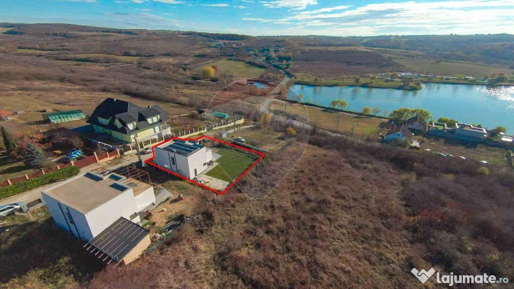 Casă modernă în stil mediteranean, cu terase și veder...