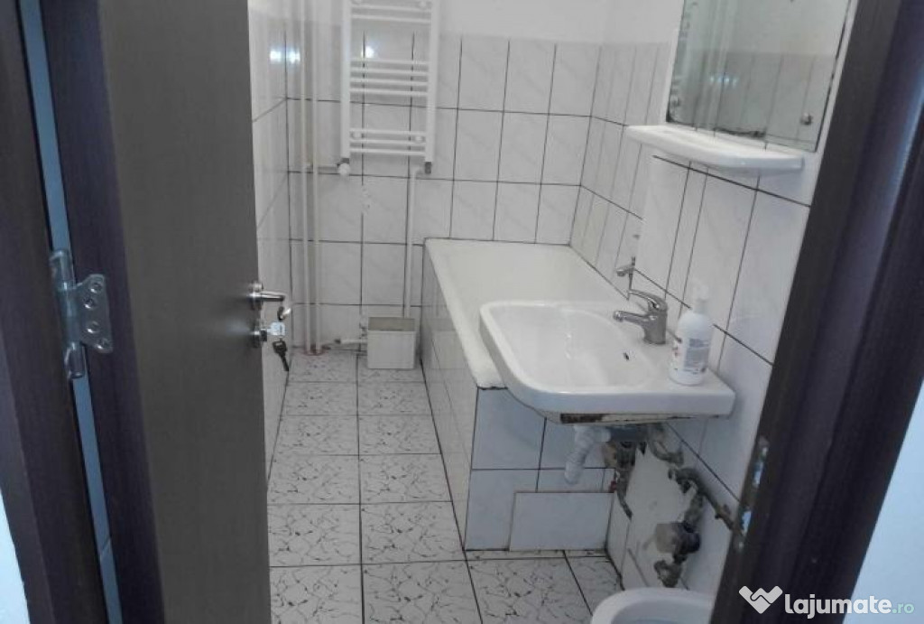 Aparatorii patriei metrou langa facultate etaj 6