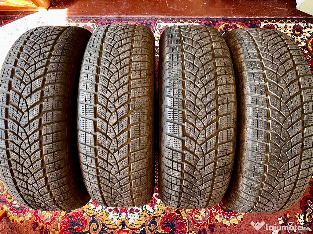 Anvelope iarnă Goodyear UltraGrip Performance SUV XL 225/60 R18 104V