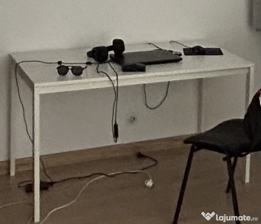 Vând masă cu schelet metalic