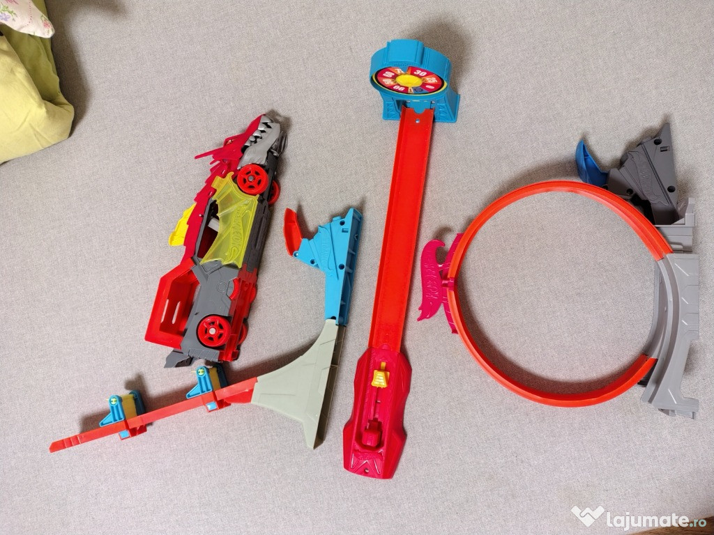 Hot Wheels - 3 piste si Dragon launcher - pret/buc