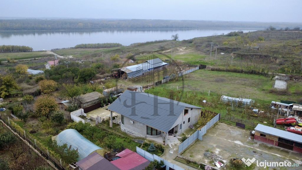 Casa/Vila de vanzare Harsova, Constanta, langa canalul Du...