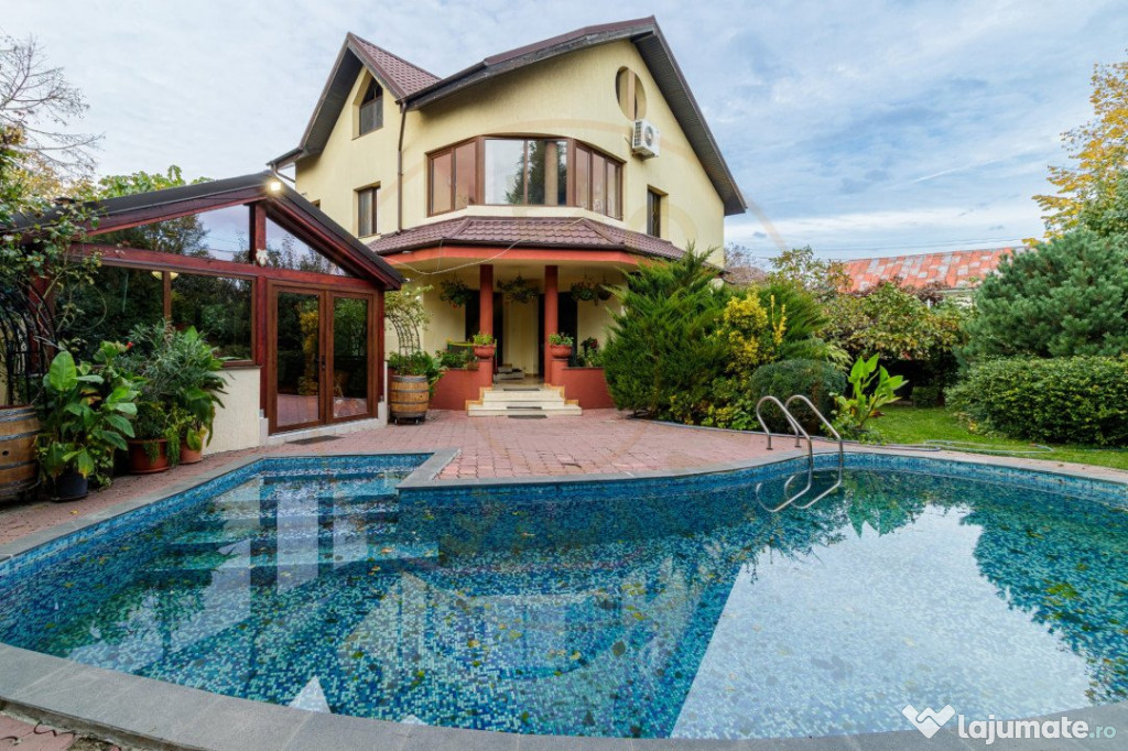 Vilă individuală cu piscină, garaj dublu • teren 766 mp