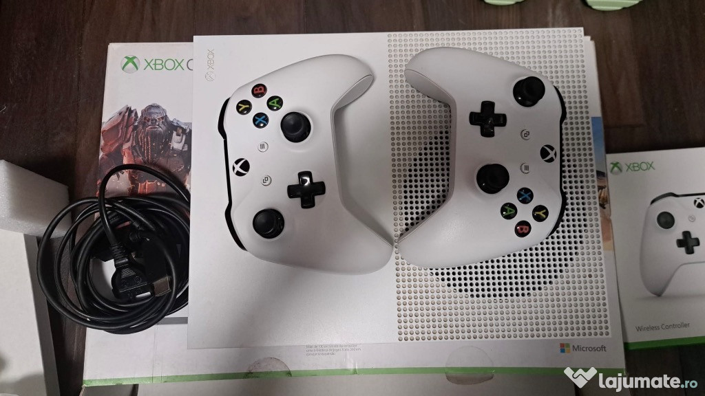 XBOX ONE S cu 2 Controllere