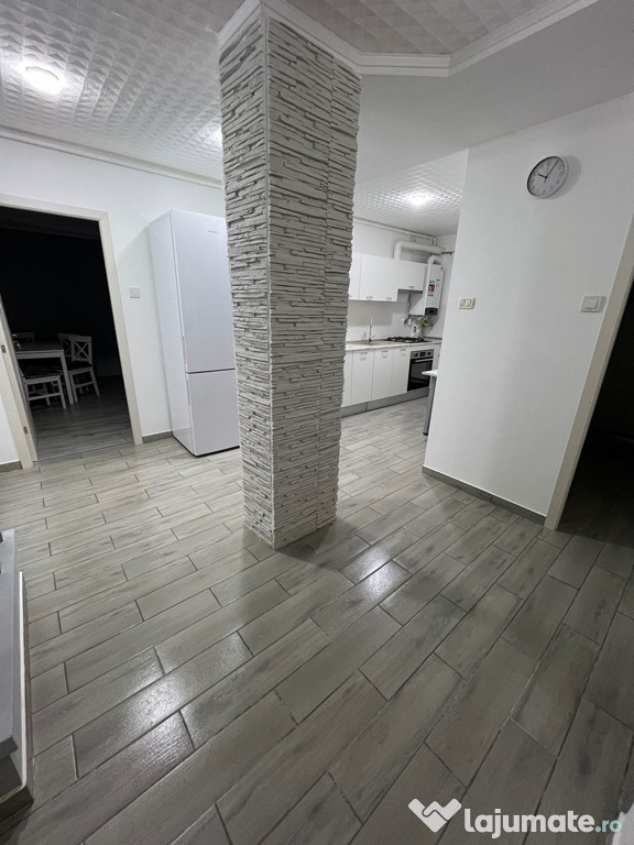 Închiriez apartament cu 3 camere decomandat