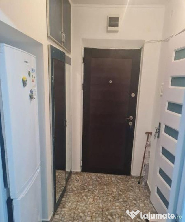 Obor metrou etaj 7 semidecomandat