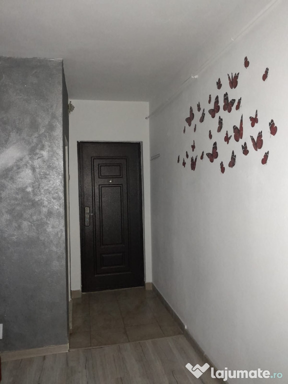 Închiriez sau vând garsonieră confort 2