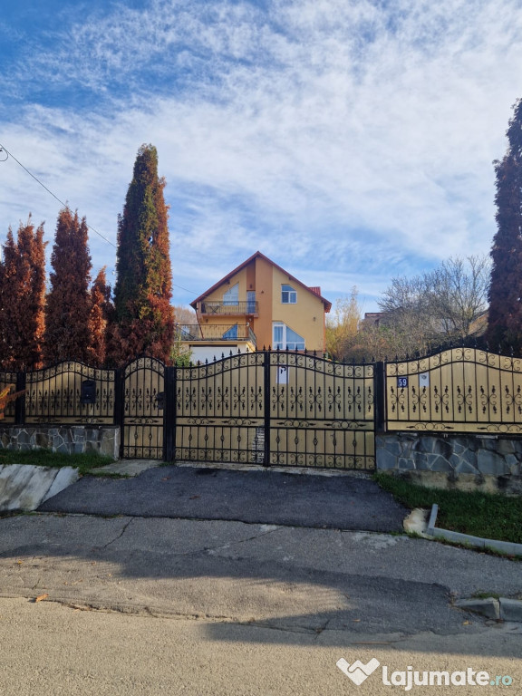 Casa modernă, cu livadă, foișor și garaj, Pucioasa, Dambovita