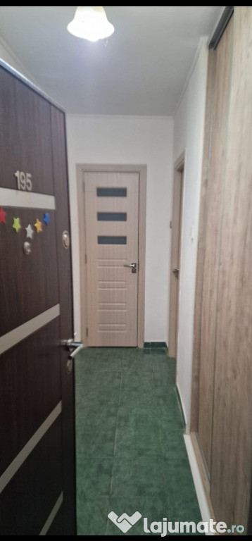 Închiriez apartament cu 3 camere zona Brâncoveanu