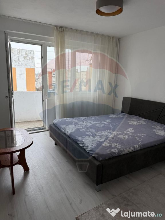 Apartament cu 3 camere de închiriat în zona Craiovita Noua
