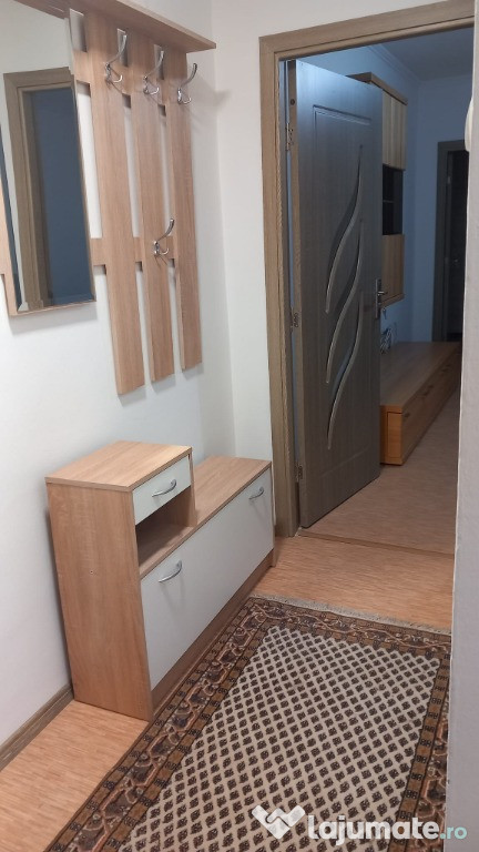 Inchiriez apartament