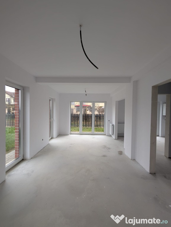 Casă modernă, cu funcțiune comercială în acte – zonă Aqua Park