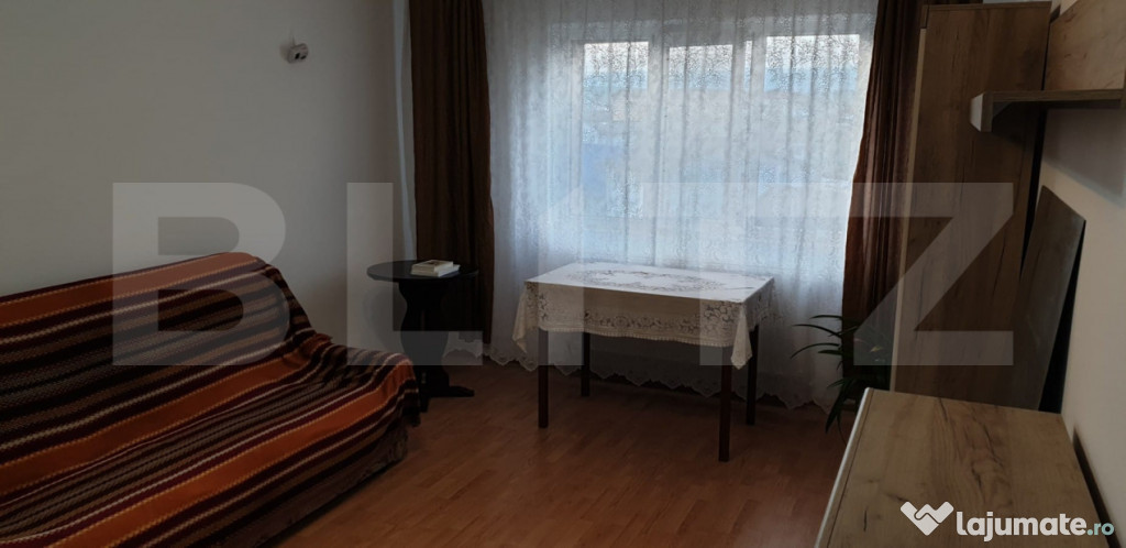 Apartament decomandat- Langa Liceul Ecaterina