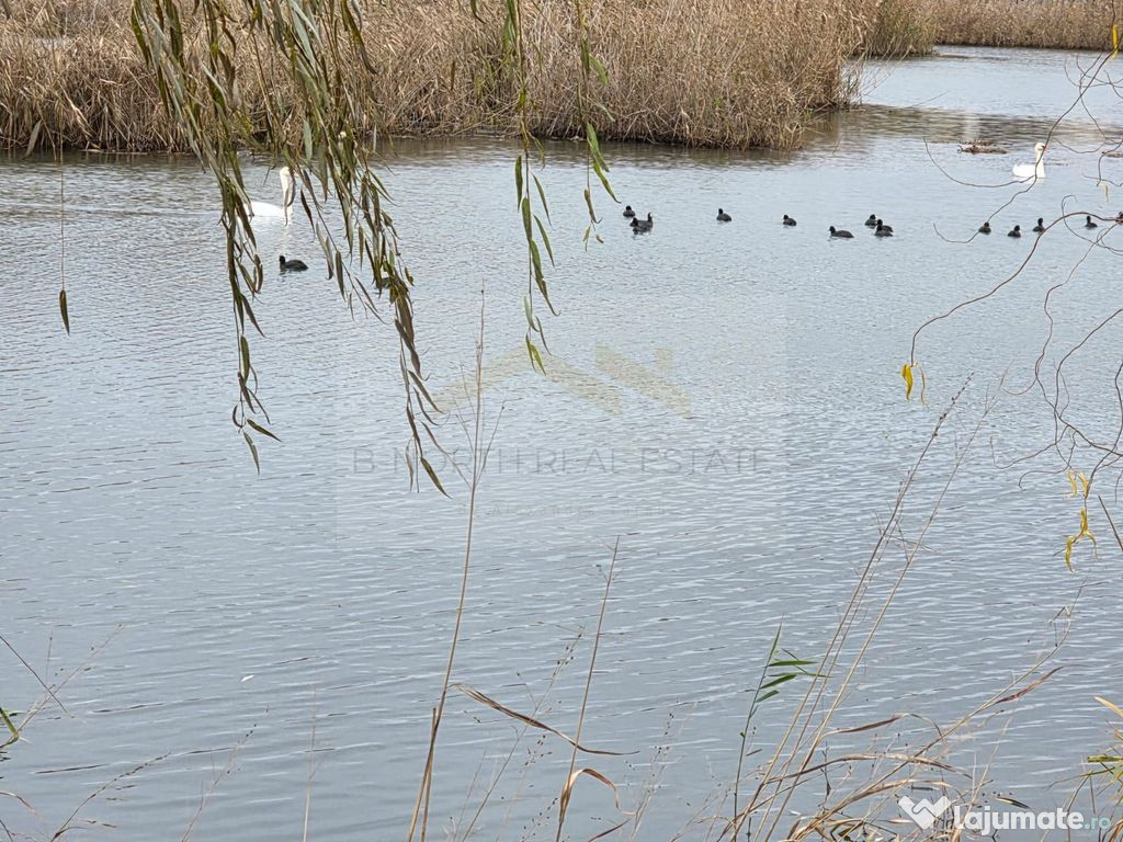 Parcelă Intravilană cu Vedere Superbă la Lac, Investi?...
