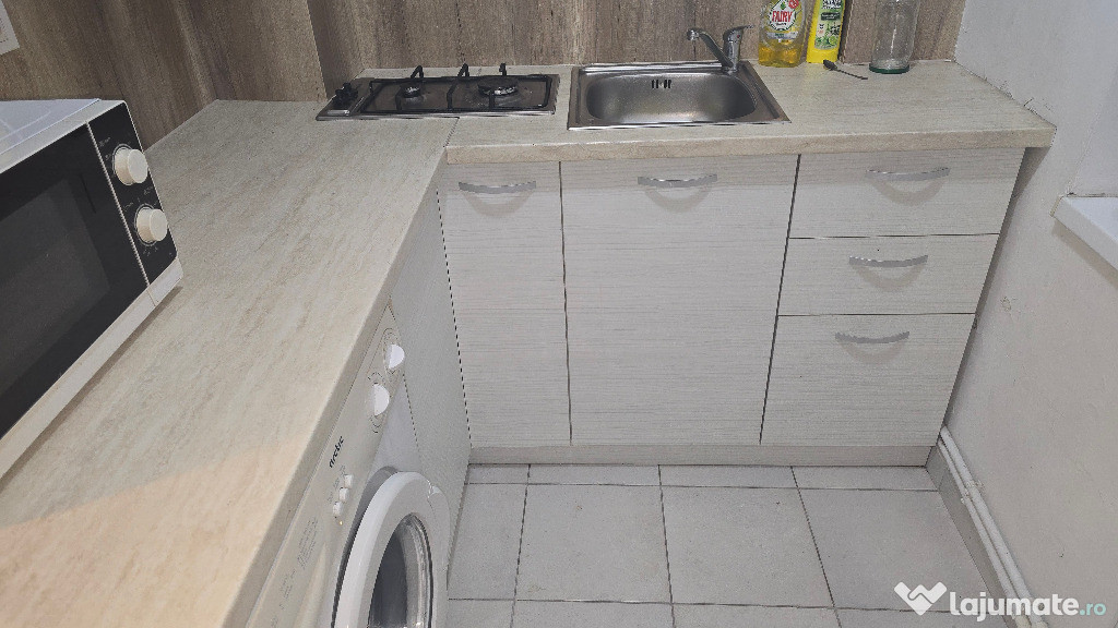 Vand sau inchiriez garsoniera in Deva, zona Dacia, etaj 2, mobilata