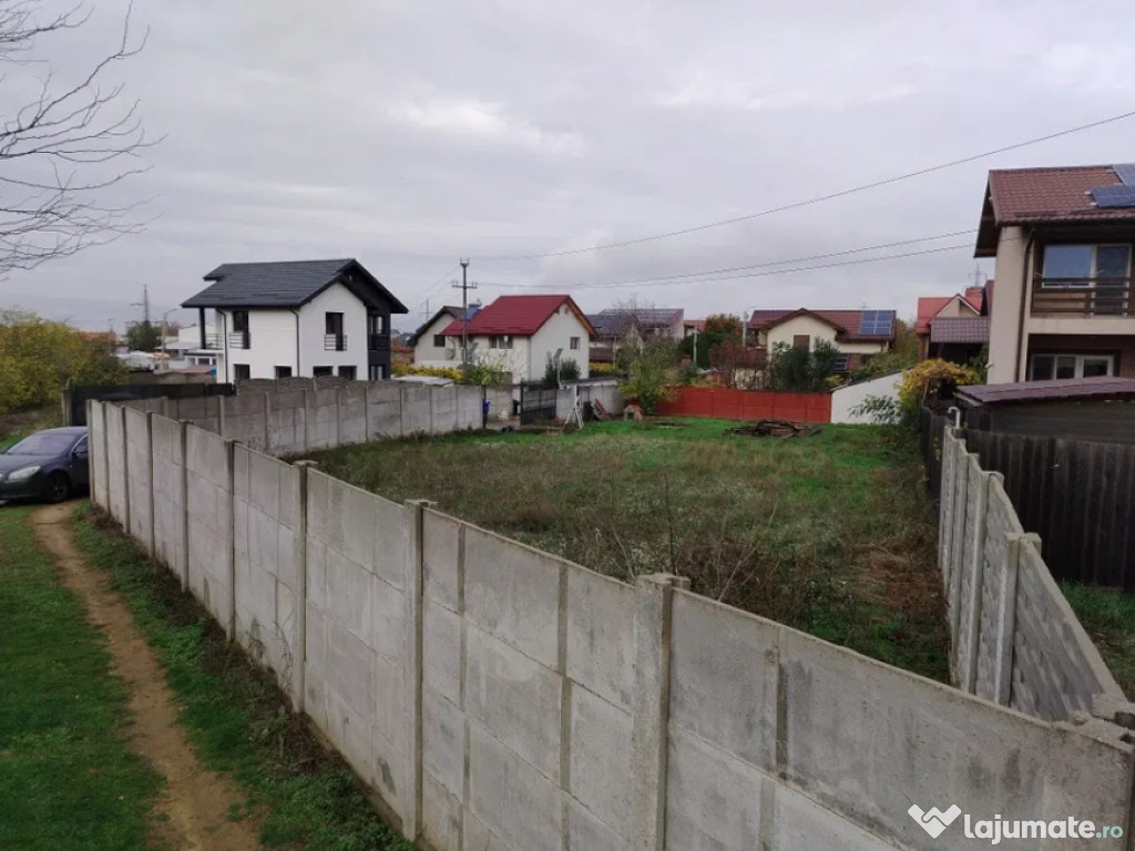 Teren intravilan 812 mp, cu două fronturi generoase, împre