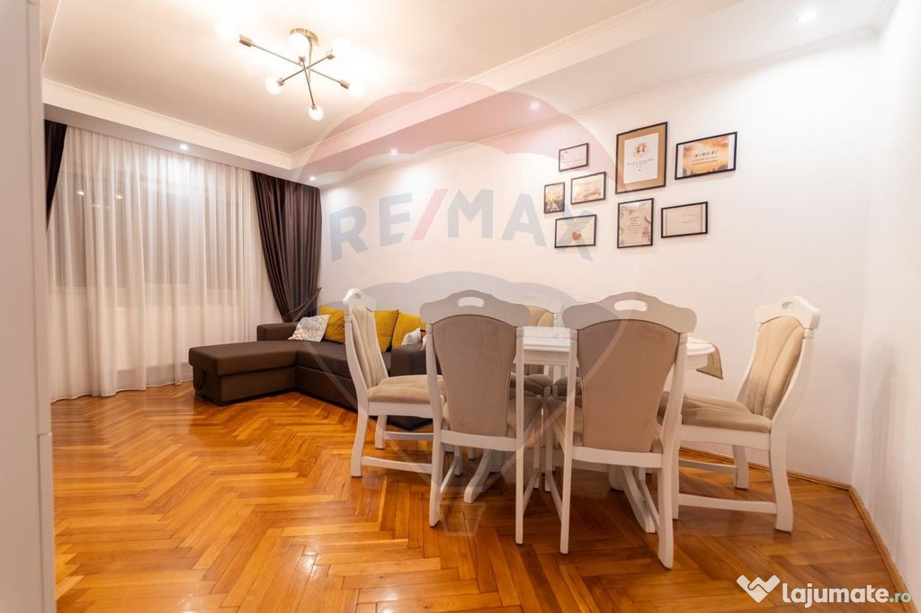 Apartament cu 3 camere de vânzare în zona Decebal