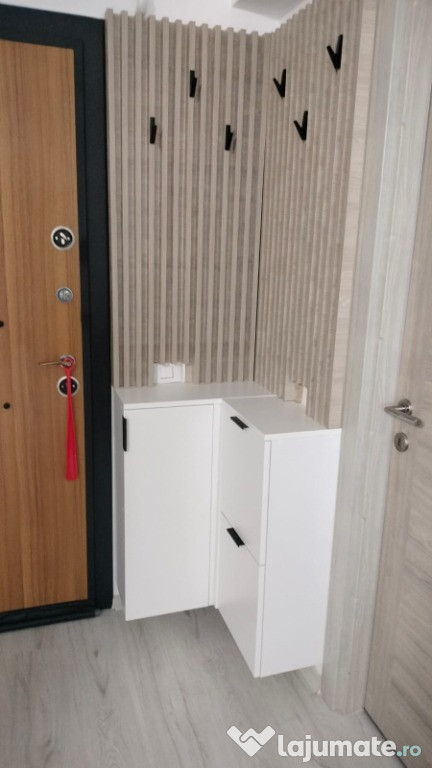 Pantofar pe colt din PAL alb