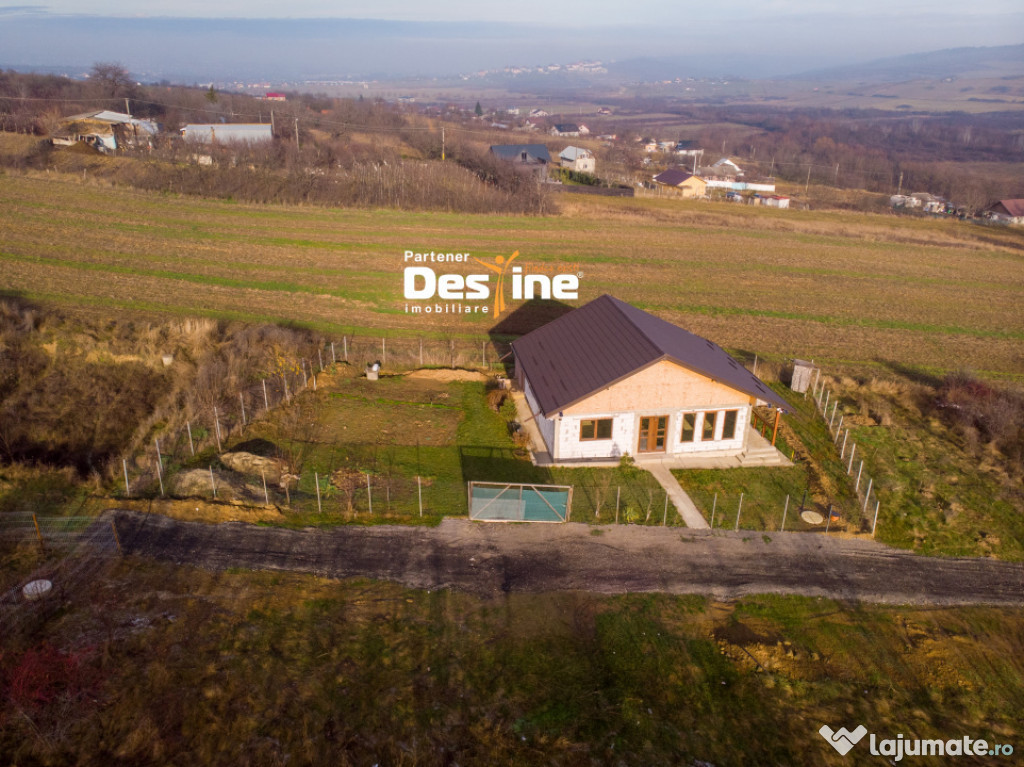 Casă individuală la roșu 75 mp P+POD 570 mp teren, apa +