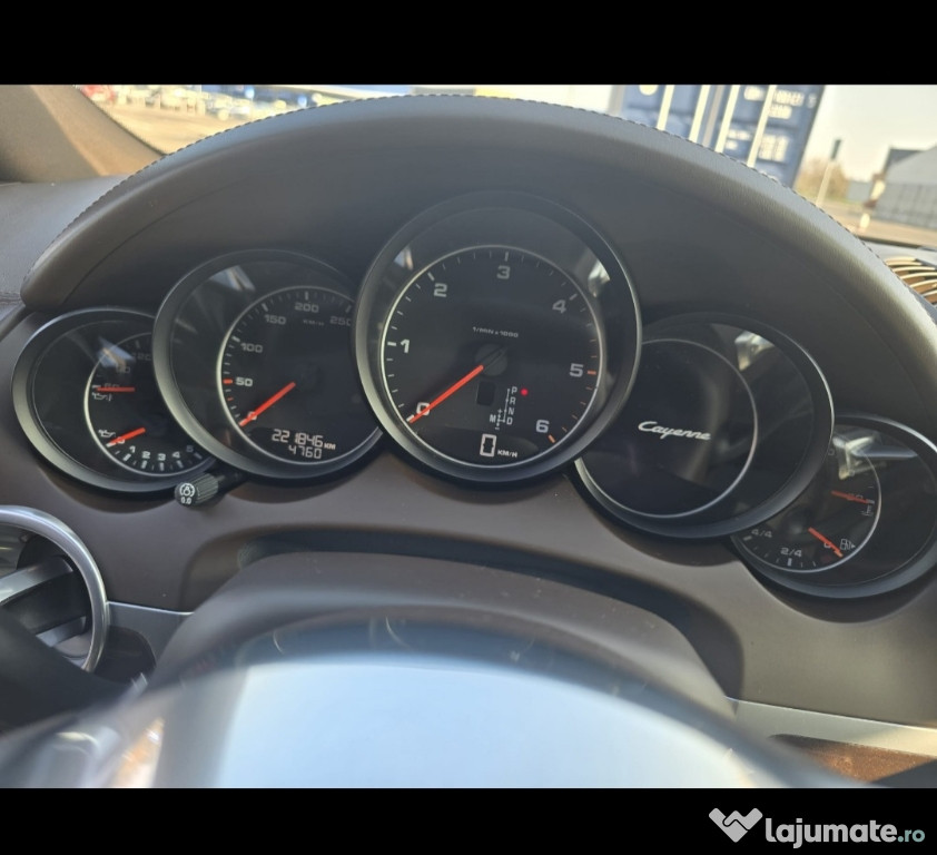 Vând Porsche Cayenne