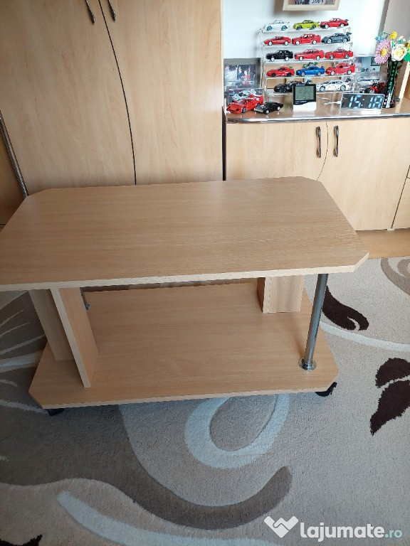 Masuta mica cu rotile