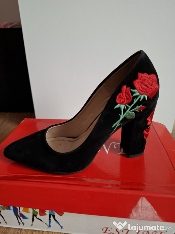 Pantofi cu toc gros , de vânzare