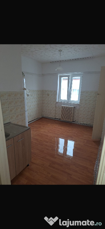 Inchiriez apartament 2 camere