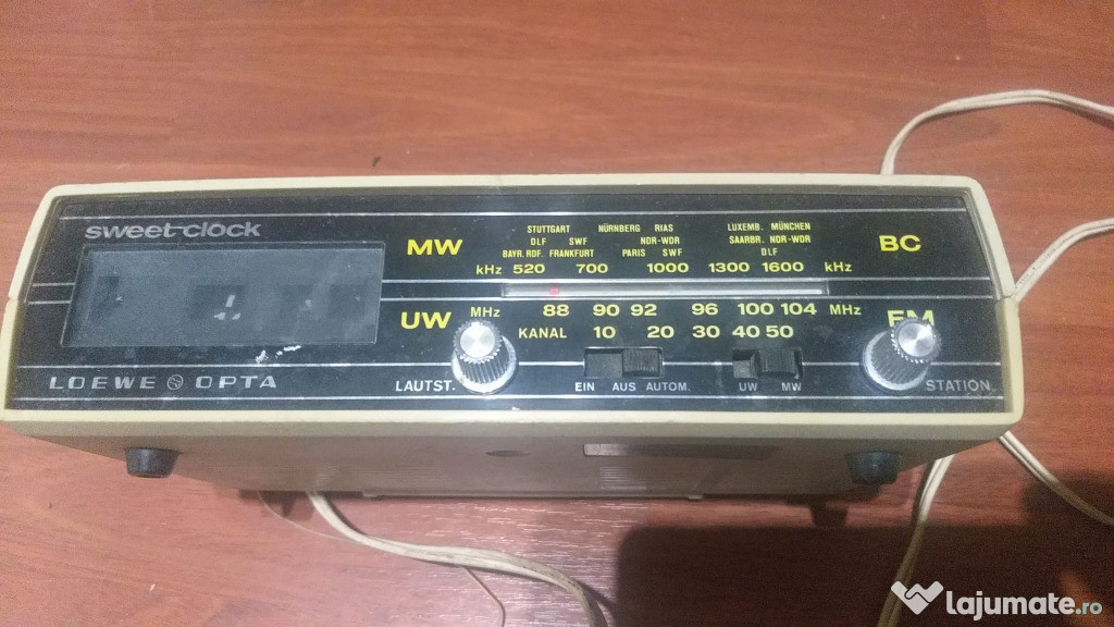 Aparat radio cu ceas retro Sweet-Clock Loewe-(Opta) R199 32009