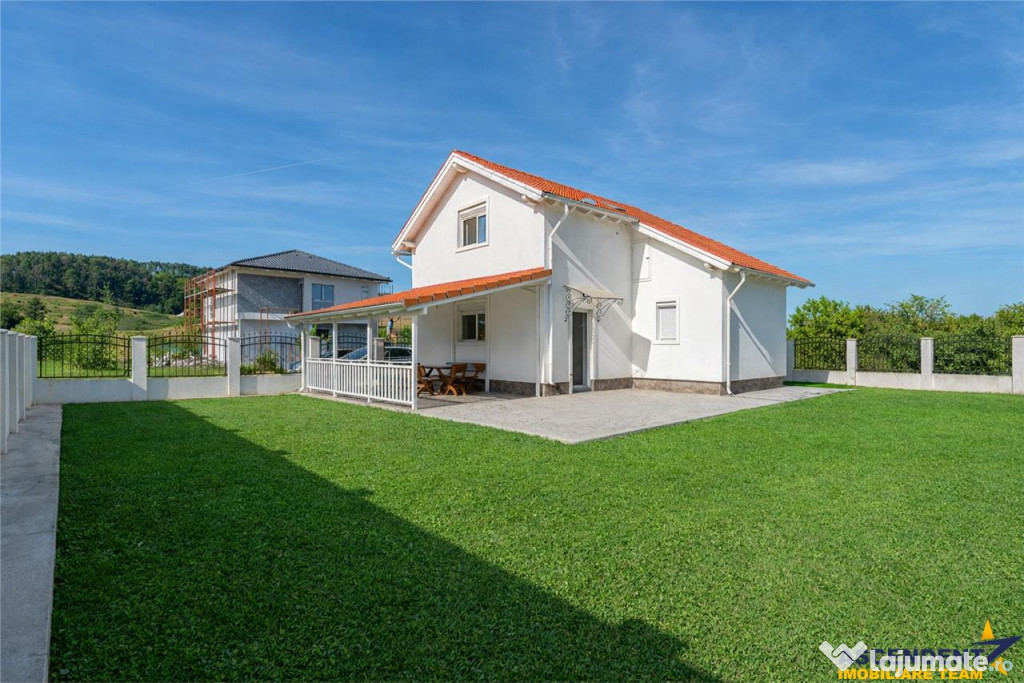 Vila noua, terasa, curte, garaj, cadru armonios, Sanpetru, B