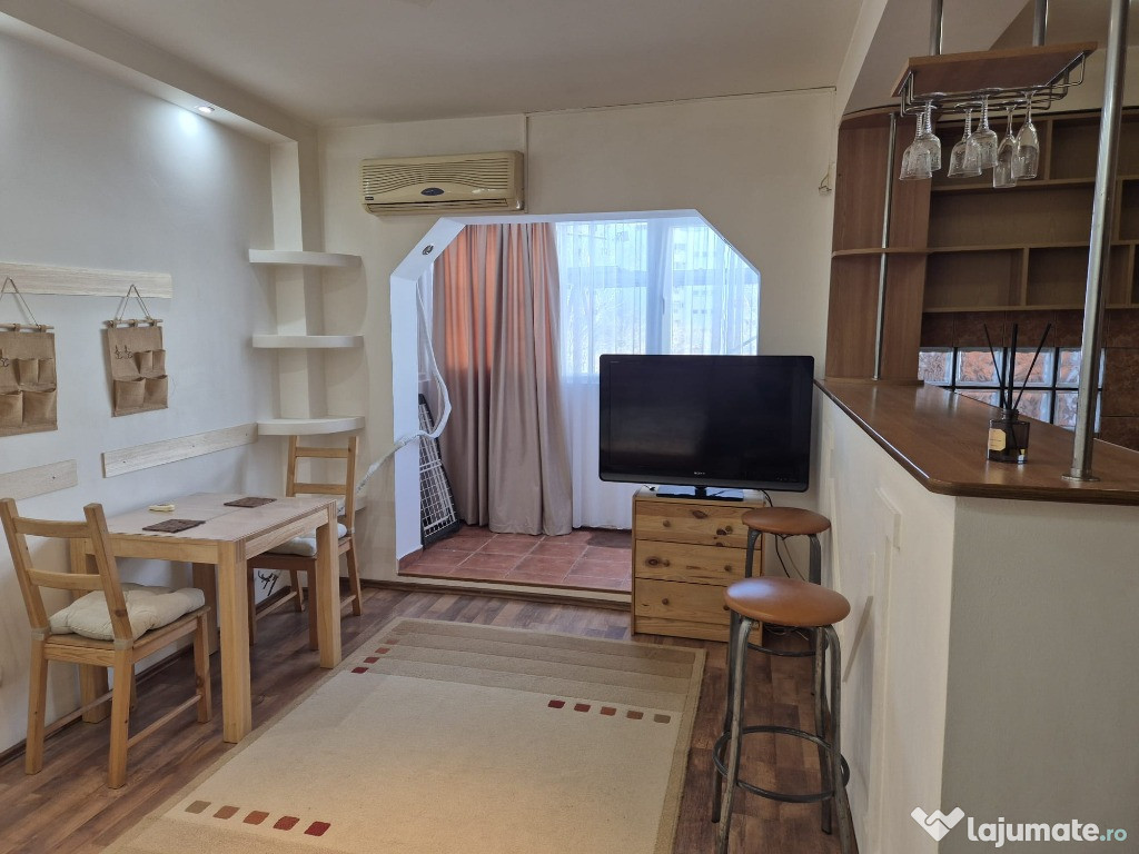 Inchiriez garsoniera 38 mp PIata Delfinului, bloc recent reabilitat