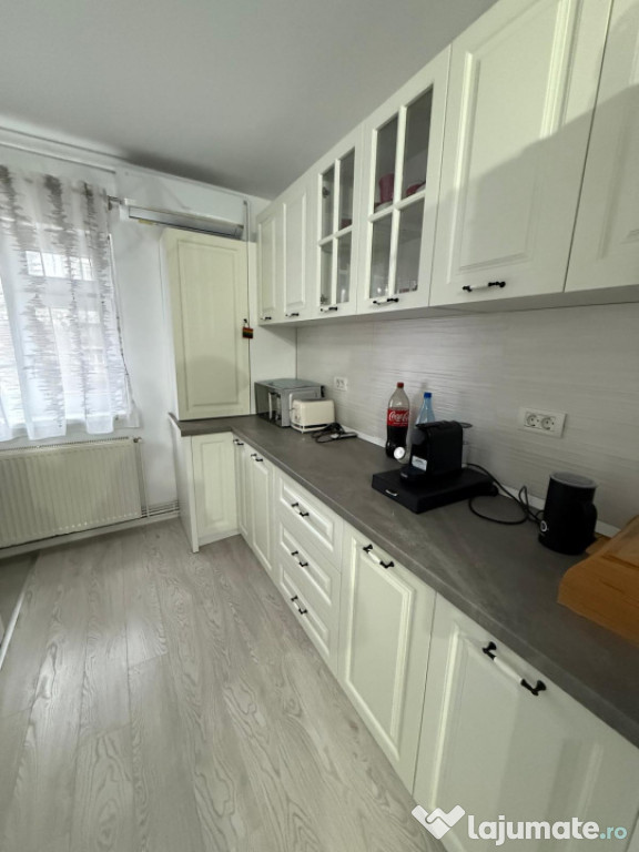 Apartament 3 camere, 75 mp, zona Cornițoiu