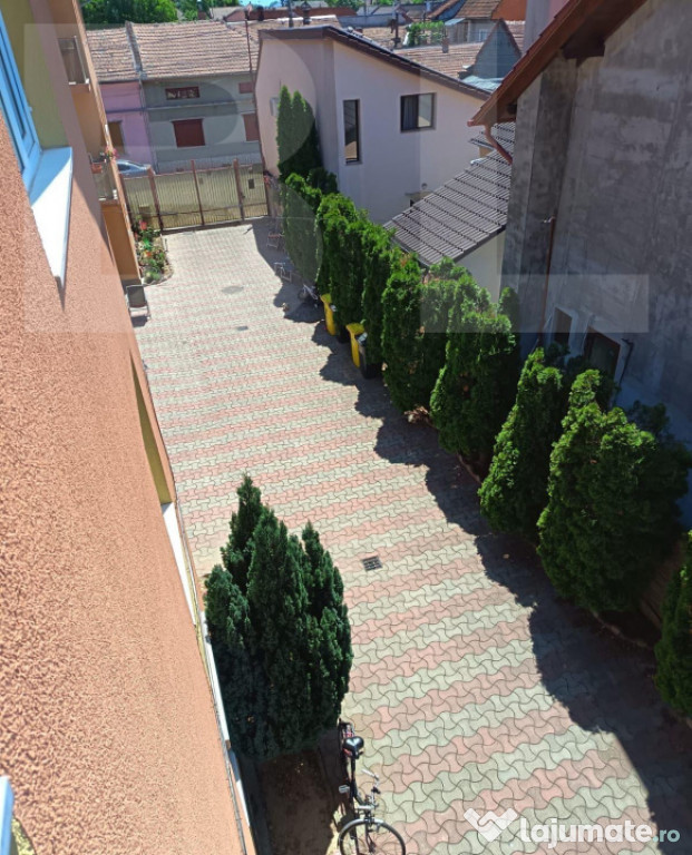 Vand apartament in cartier de case