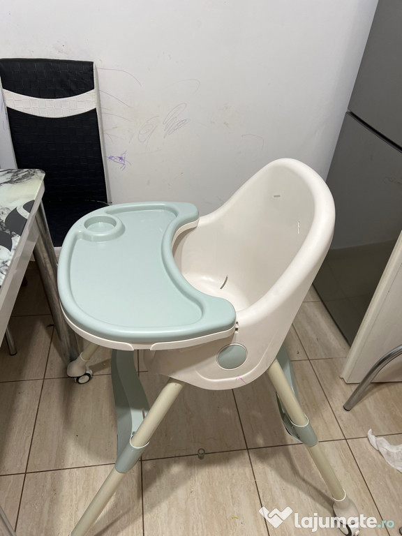 Scaun bebeluș de bucatarie