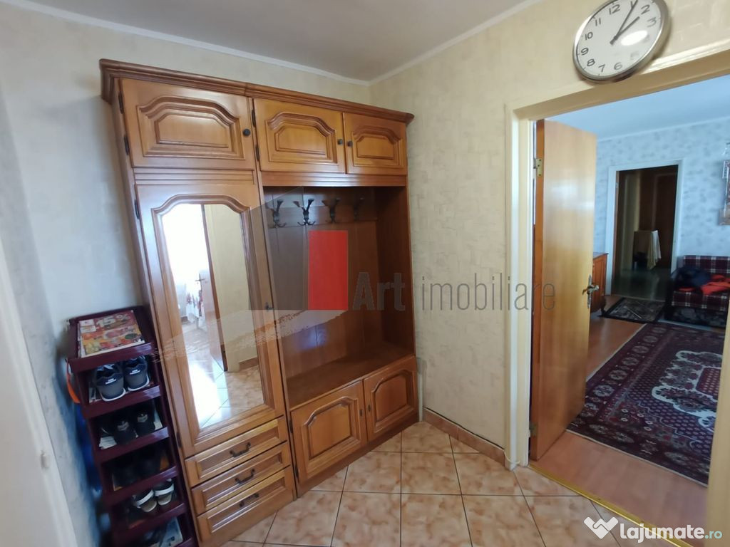 Vânzare apartament 3 camere semidecomandat Bd. Obregia -...
