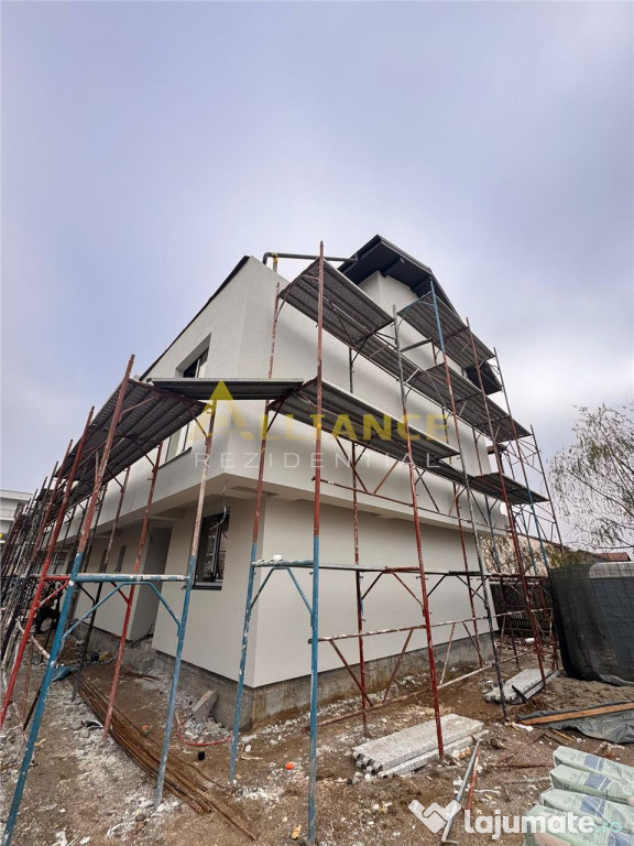 Vila P 1 M cu 5 camere - 4 bai, 180 MPU, Teren - 190 MP