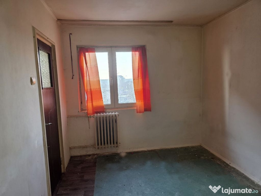 Garsoniera zona Bulevardul 1 Decembrie 1918, Auchan Titan