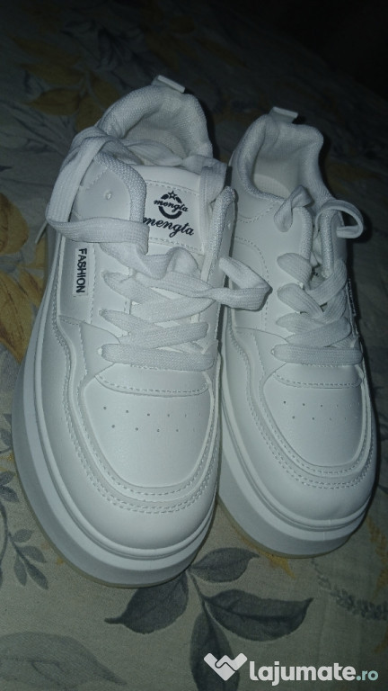 Women's sneakers White