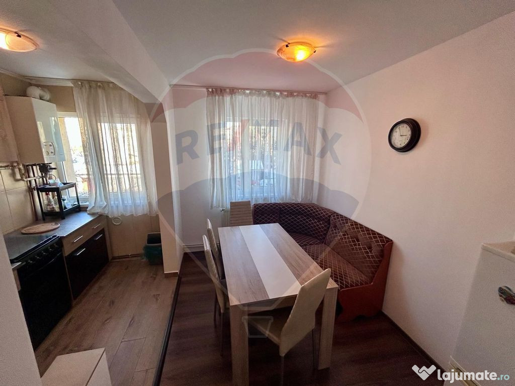 Apartament primitor de închiriat, complet mobilat, zonă...