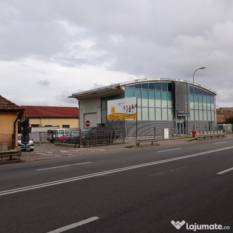 Spatiu comercial showroom de inchiriat