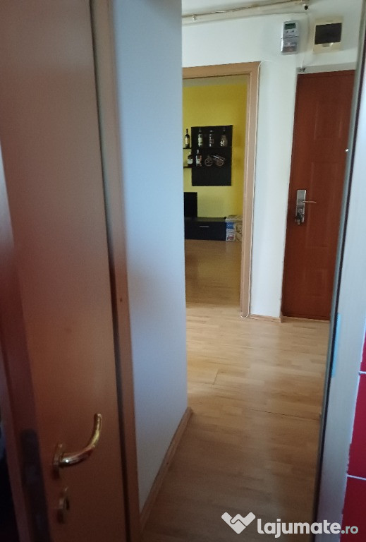 Vând apartament cu două camere