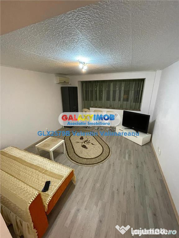 Studio spatios, modern Pajura