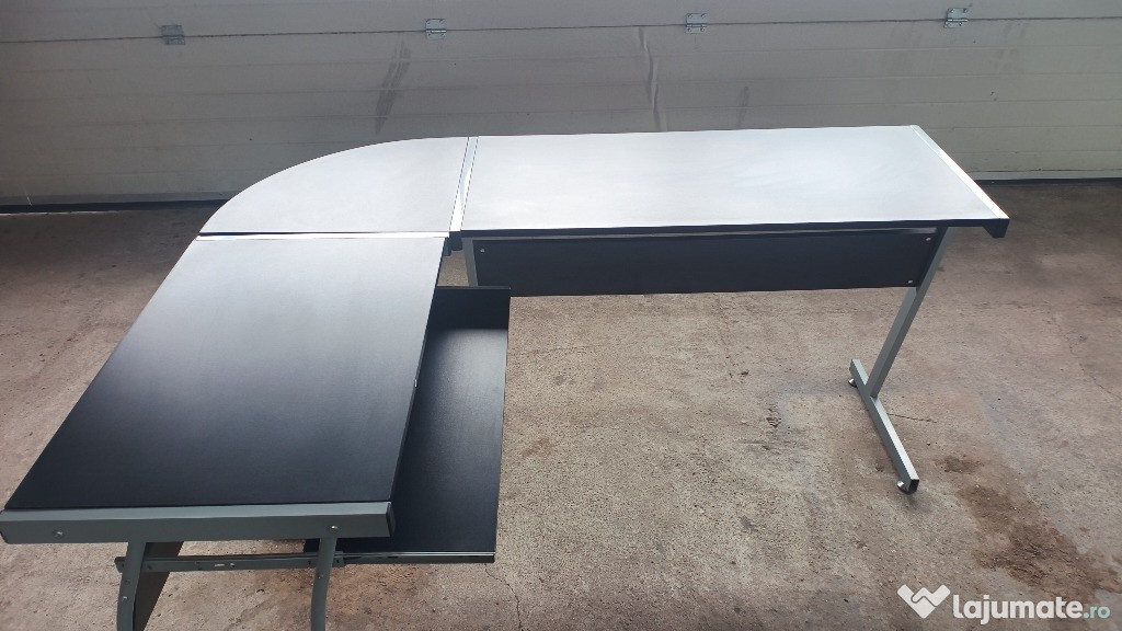 Masâ de birou și calculator