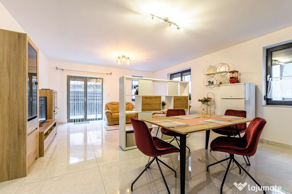 Apartament ultracentral cu loc de parcare, 2 camere cu te...