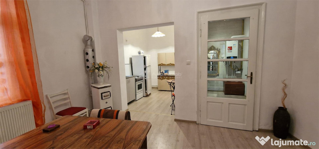 Chirie Resita Apartament 90 mp. etj.1 la casa.